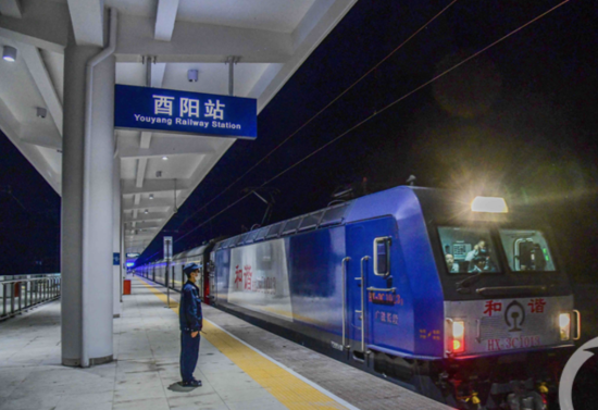 中国铁路英雄联盟的下注网站青藏集团有限公司管内站列车解编作业安全高效