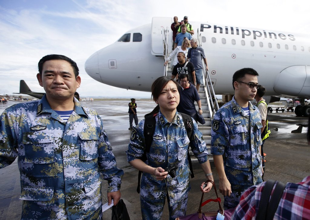 菲律宾中资企英雄联盟的下注网站业协会向菲律宾红十字会捐赠3台台风灾区运输装载机